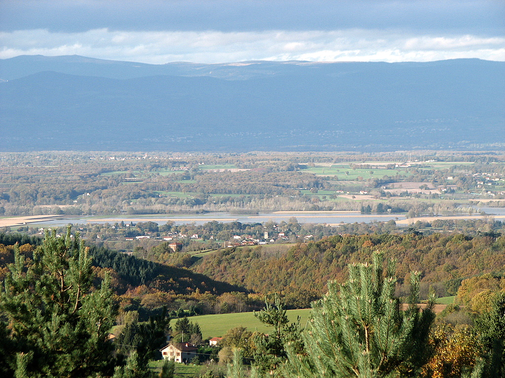 Vue éloignée des plaine et des monts du Forez